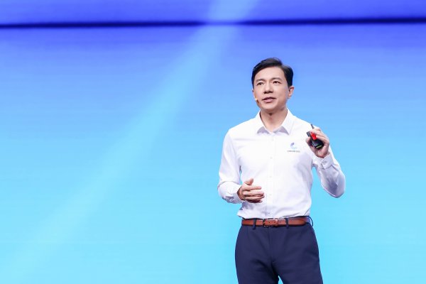 配先查配资 百度李彦宏：大模型厂商卷生卷死，应用才是王者